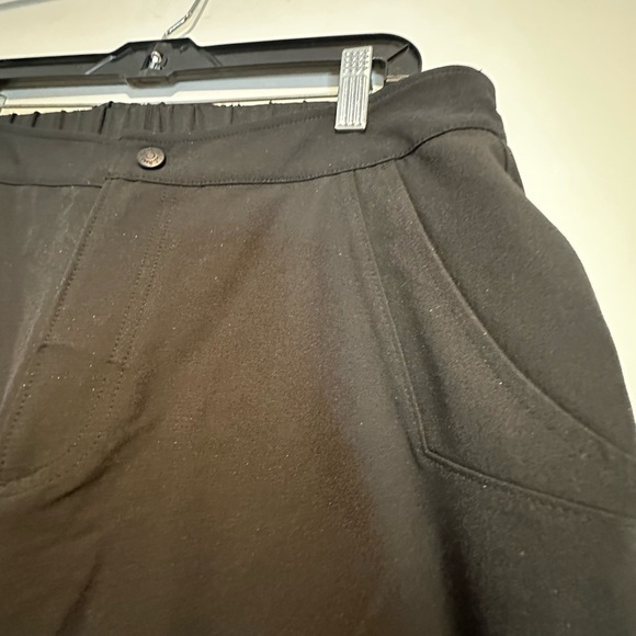 NWOT L.L. Bean Women's Comfort Cycling Capri with Cushioned Inner Short. M Black - Picture 12 of 15
